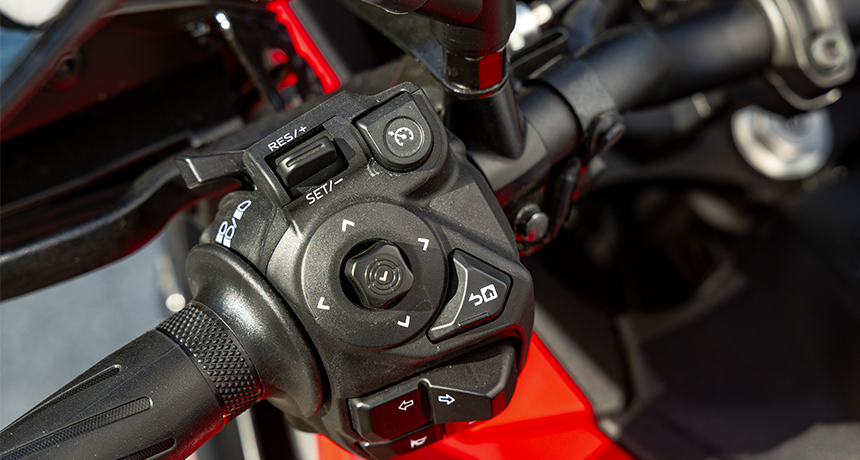 YAMAHA TRACER 7 2025 SWITCHGEAR.png