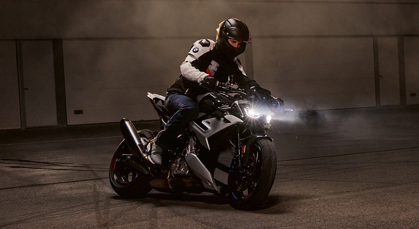 BMW M1000R.webp