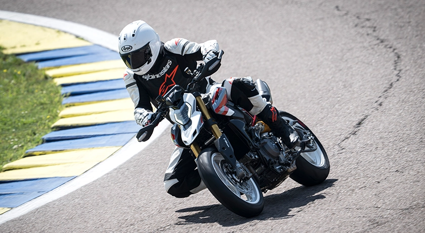 2026 DUCATI HYPERMOTARD RIDE ON 3.webp