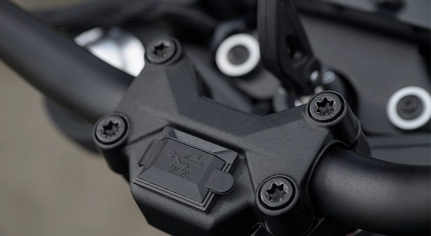 QJMotor TRX125 USB CHARGER.webp